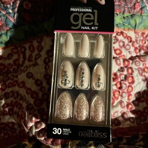 Nailbliss cream press on nails